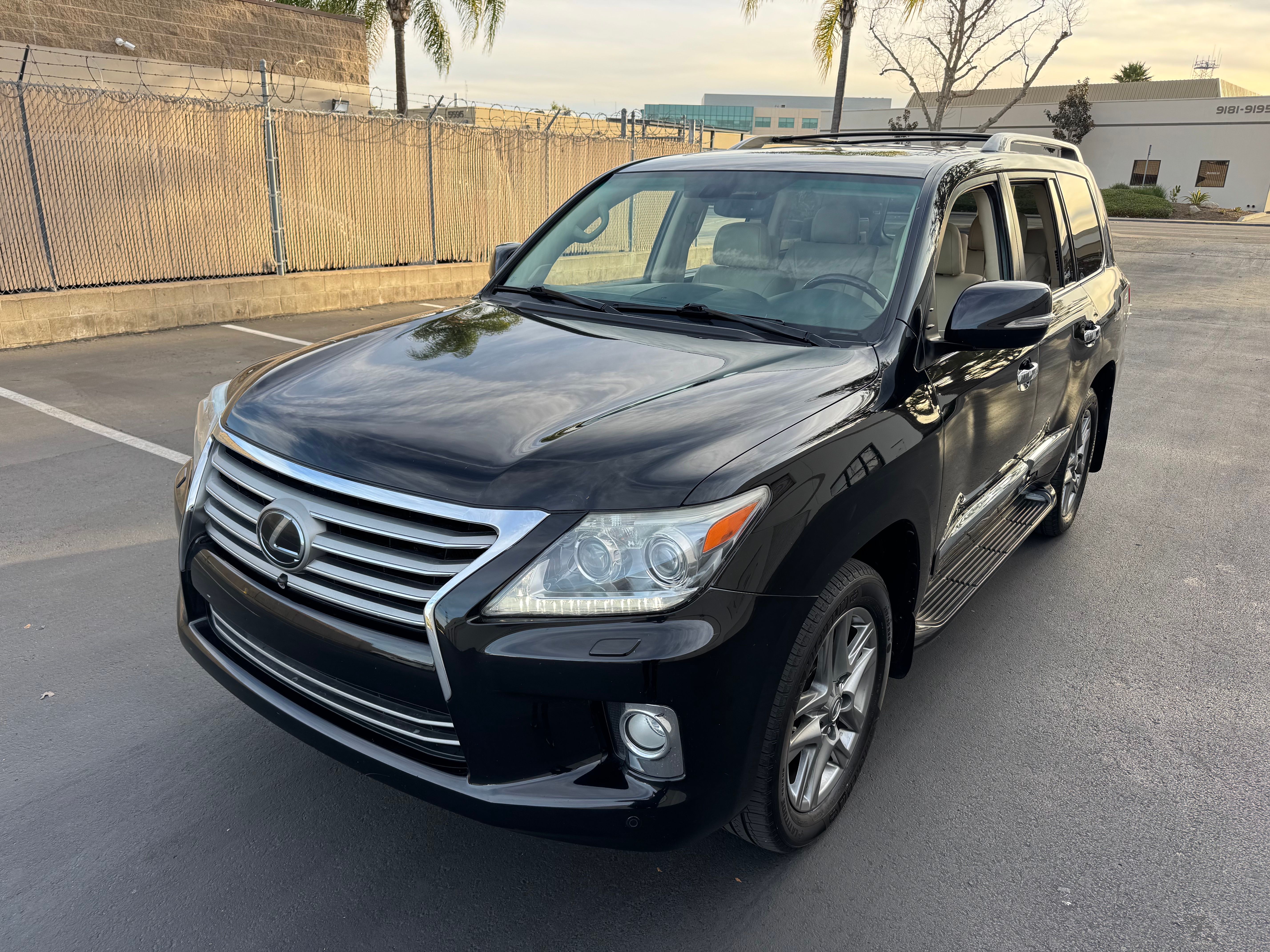 Used 2013 Lexus LX 570 4WD image 4