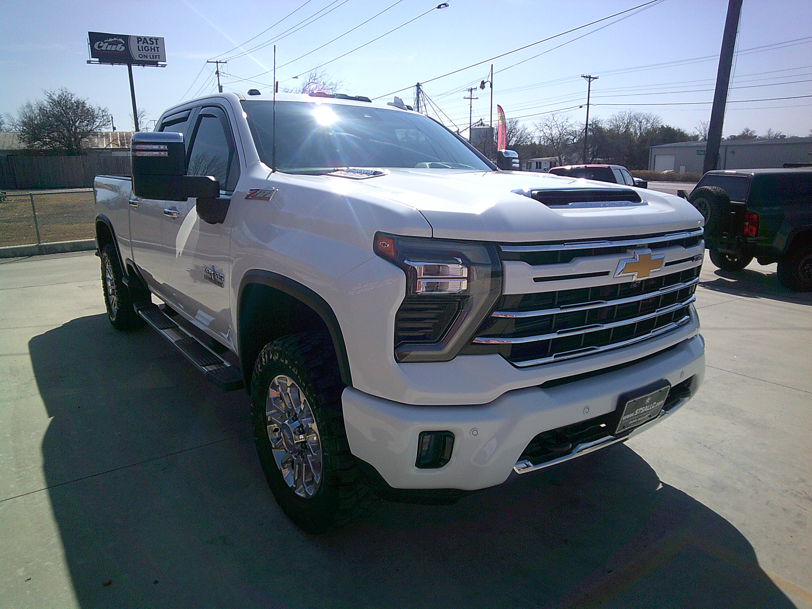 Used 2024 Chevrolet Silverado 2500 LTZ AWD/4WD image 5