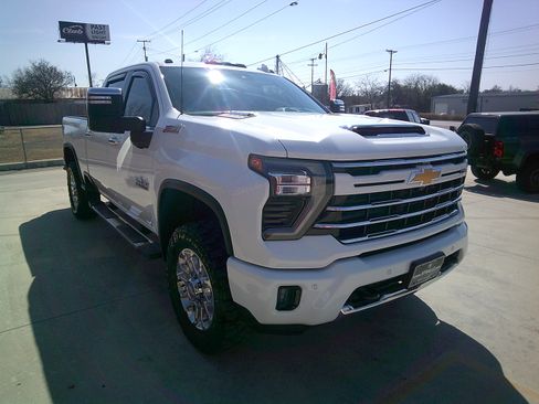 Used 2024 Chevrolet Silverado 2500 LTZ image 5