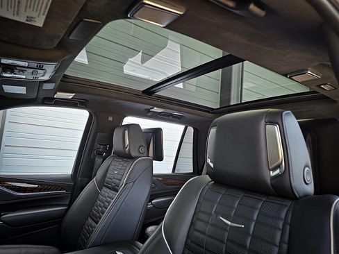 Used 2021 Cadillac Escalade 4WD Premium Luxury Platinum image 21
