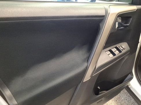 Used 2015 Toyota RAV4 XLE AWD/4WD image 8