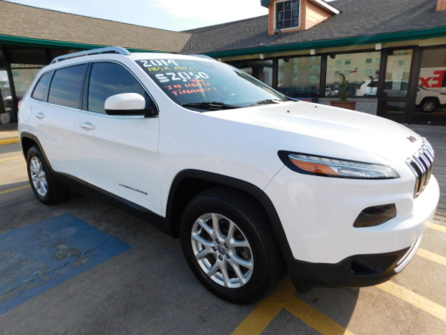 Used 2014 Jeep Cherokee 4WD Latitude image 2