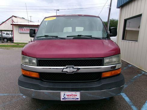 Used 2009 Chevrolet Express 2500 RWD image 8