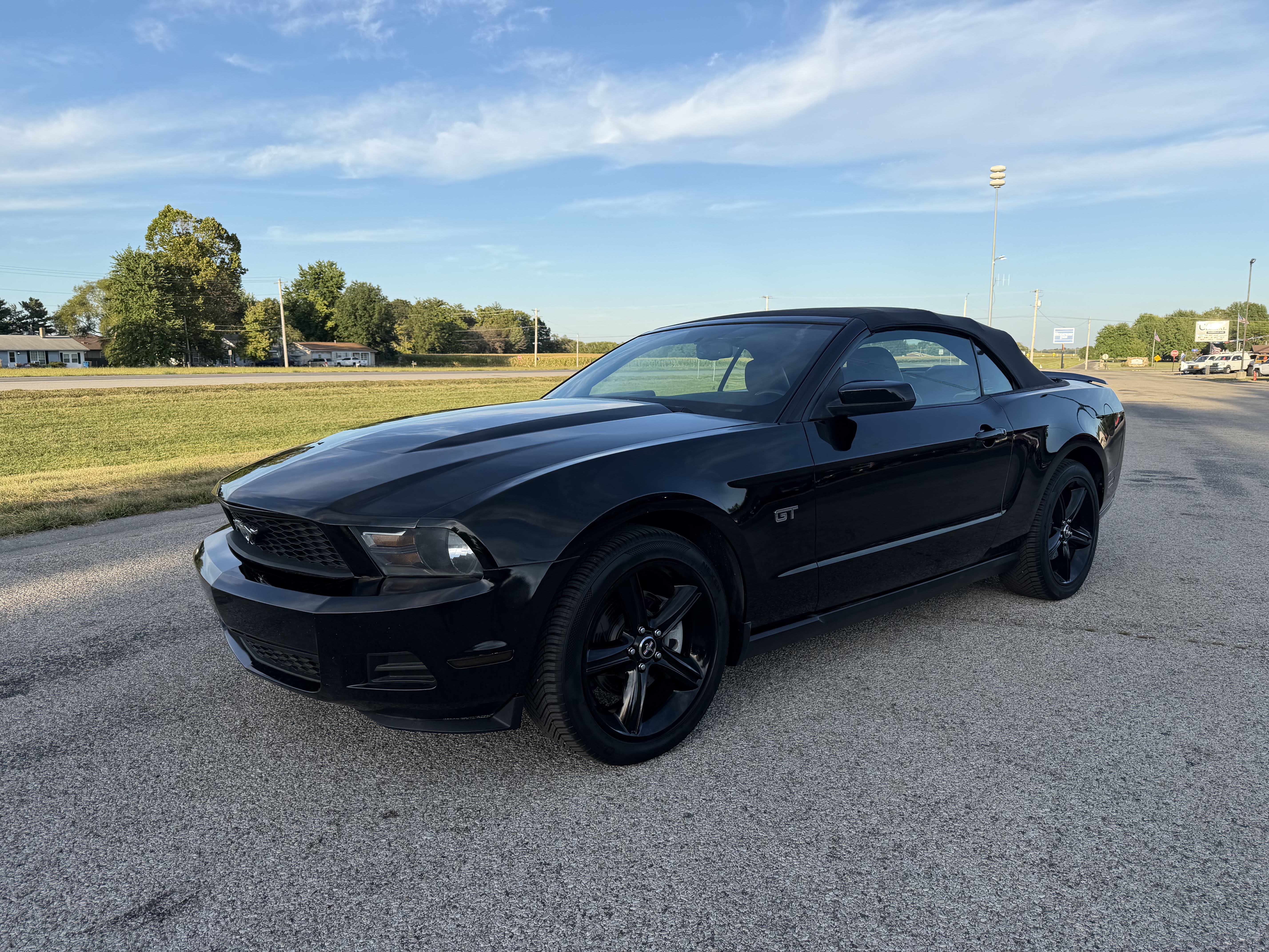 Used 2010 Ford Mustang GT Convertible RWD image 1