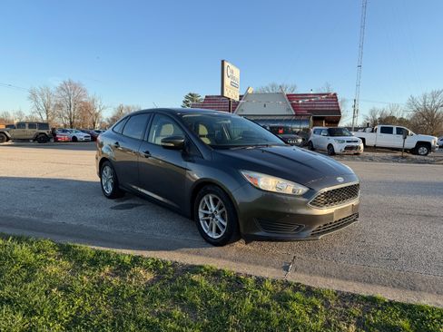 Used 2017 Ford Focus SE image 8