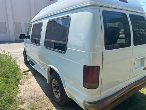 Used 1997 Ford E-150 and Econoline 150 image 2