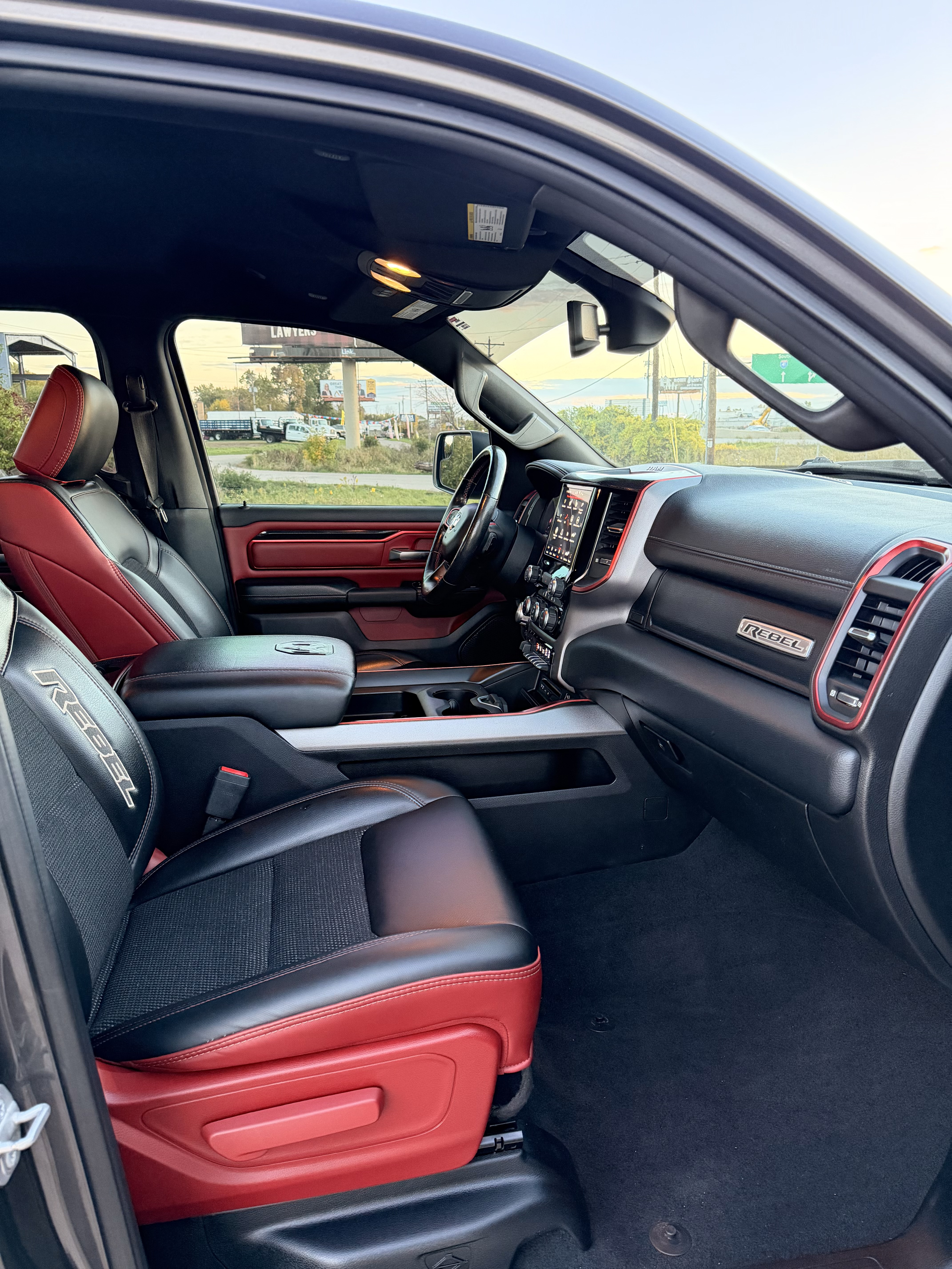 Used 2019 RAM 1500 4x4 Crew Cab Rebel image 17