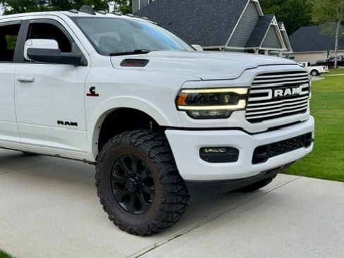 Used 2022 RAM 2500 4x4 Mega Cab Laramie image 13