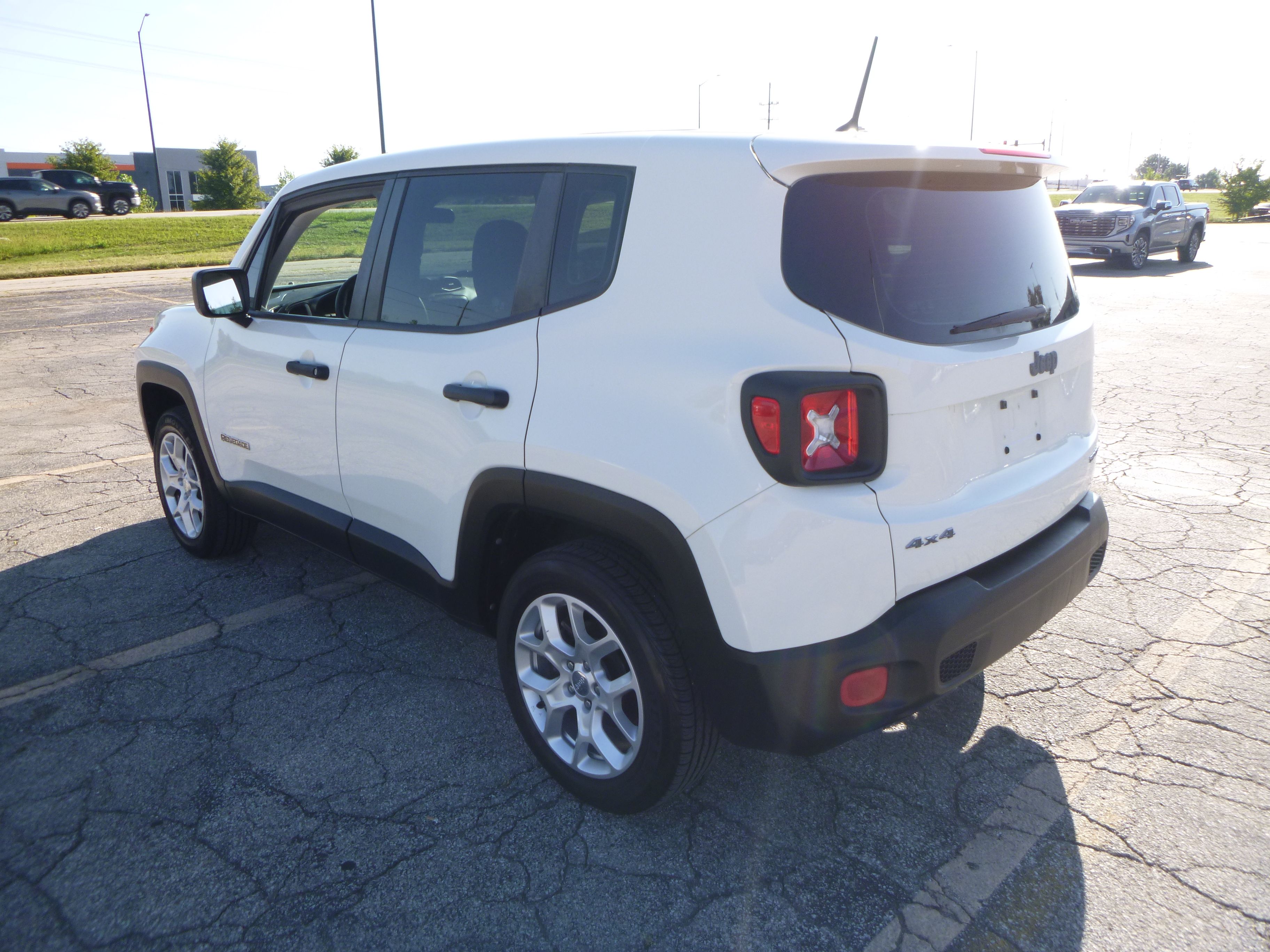 Used 2016 Jeep Renegade 4WD Sport image 8