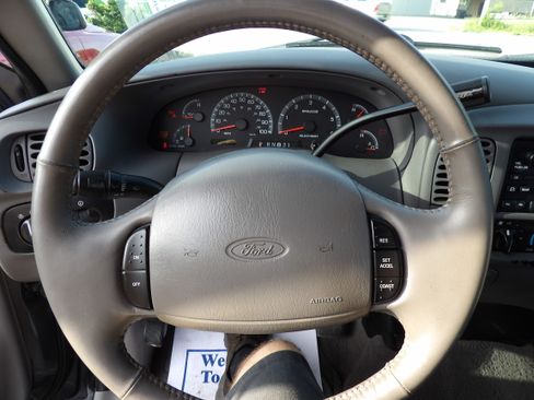 Used 2002 Ford F150 4x4 Regular Cab XLT image 8