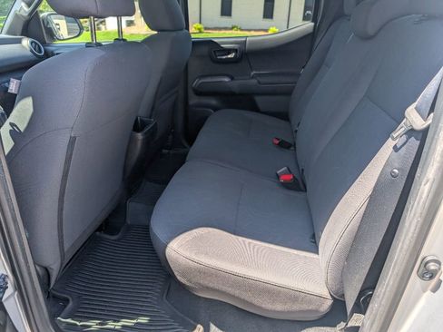 Used 2017 Toyota Tacoma TRD Off-Road image 19