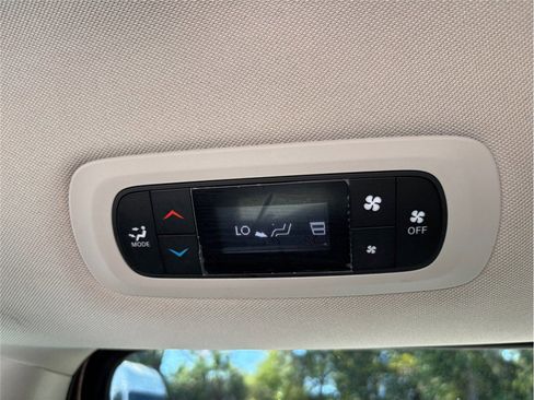 Used 2023 Chrysler Voyager LX image 37