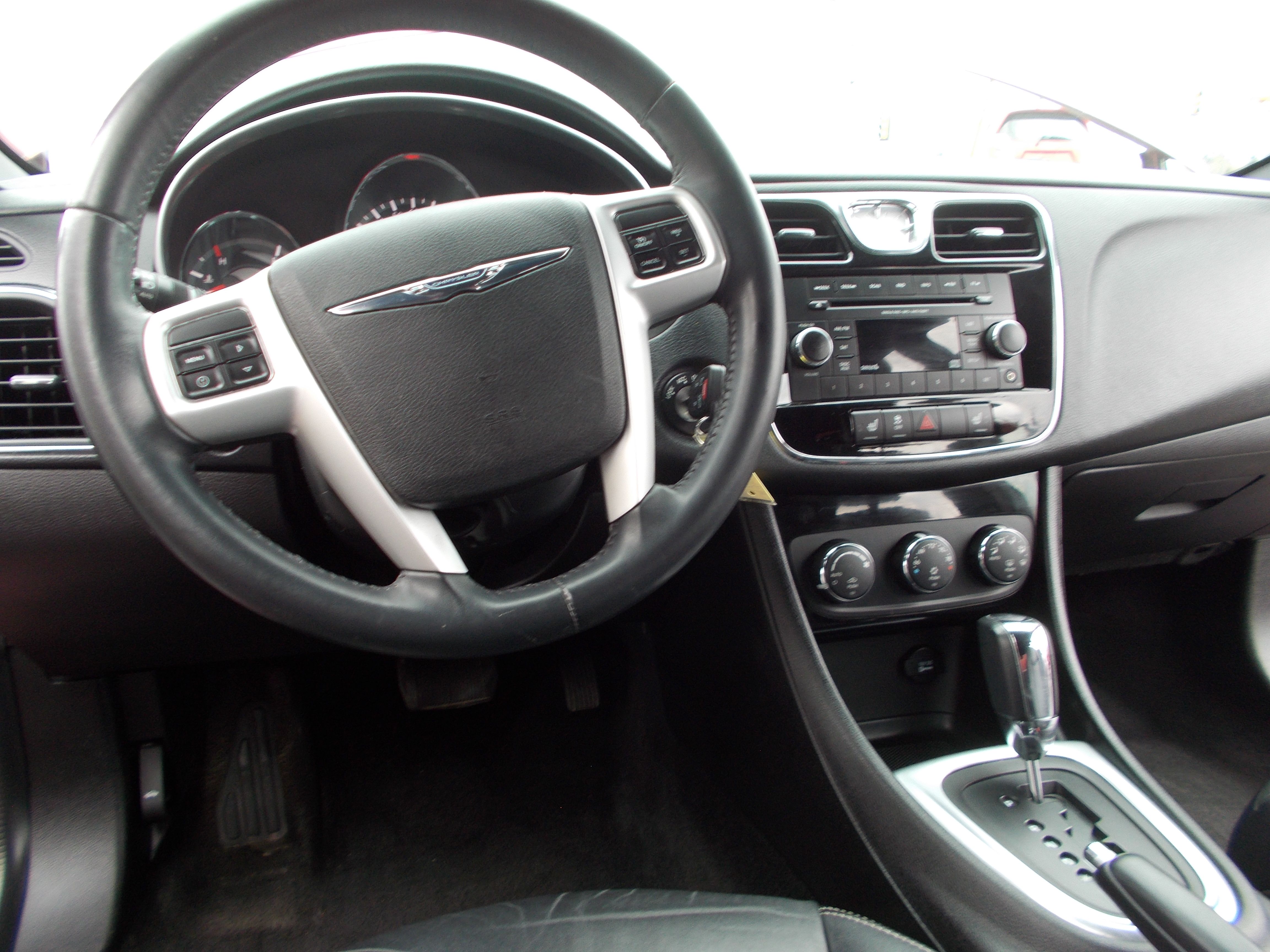 Used 2013 Chrysler 200 Limited FWD image 14
