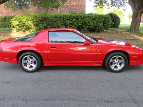 Used 1990 Chevrolet Camaro IROC-Z image 2