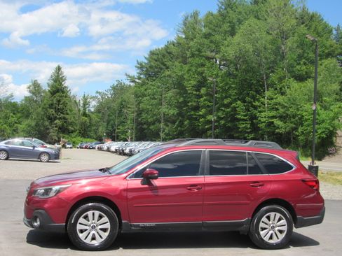 Used 2018 Subaru Outback 2.5i Premium AWD/4WD image 3