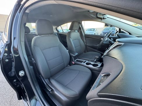 Used 2017 Chevrolet Cruze LS image 18