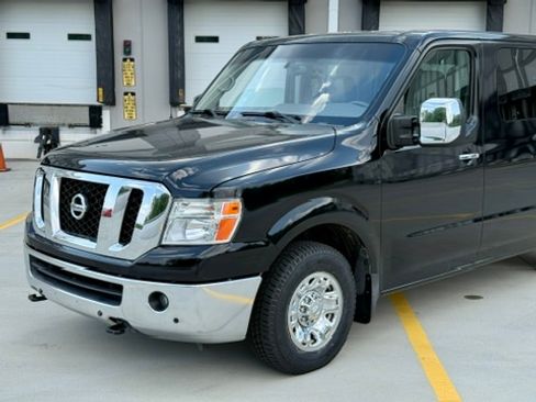 Used 2020 Nissan NV 3500 SL image 2
