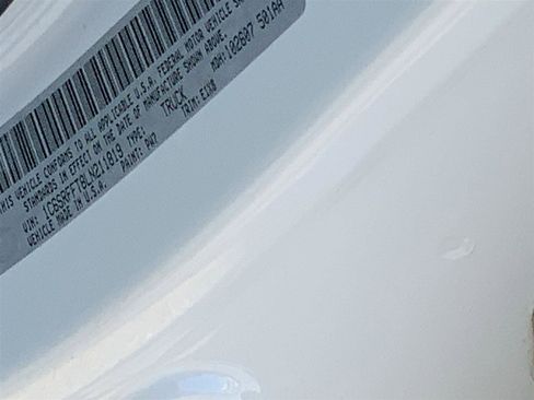 Used 2020 RAM 1500 SLT image 28