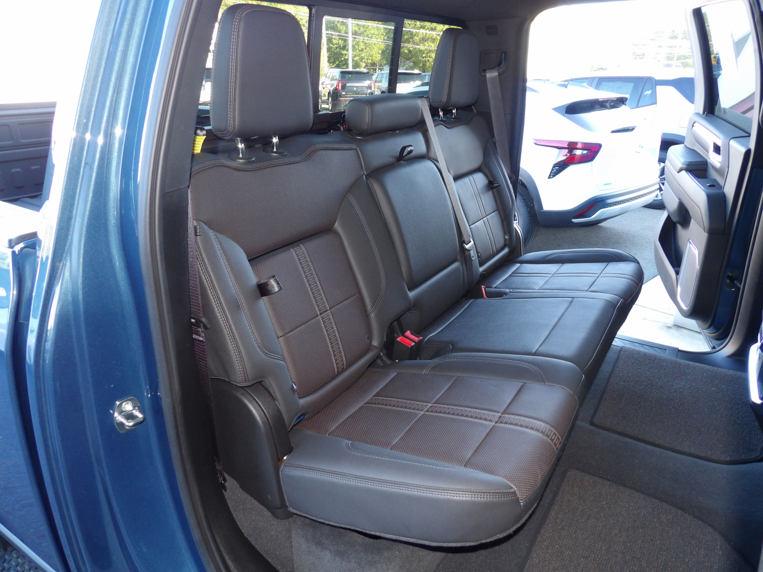 Used 2024 Chevrolet Silverado 3500 4x4 Crew Cab High Country image 27
