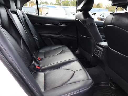 Used 2018 Toyota Camry XSE image 14