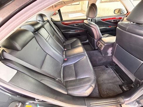 Used 2010 Lexus LS 460 Luxury image 18