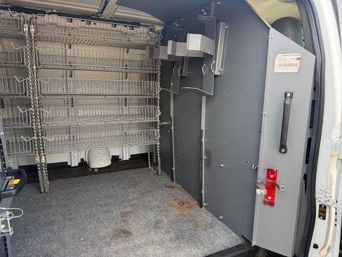 Used 2022 GMC Savana 2500 LT image 16