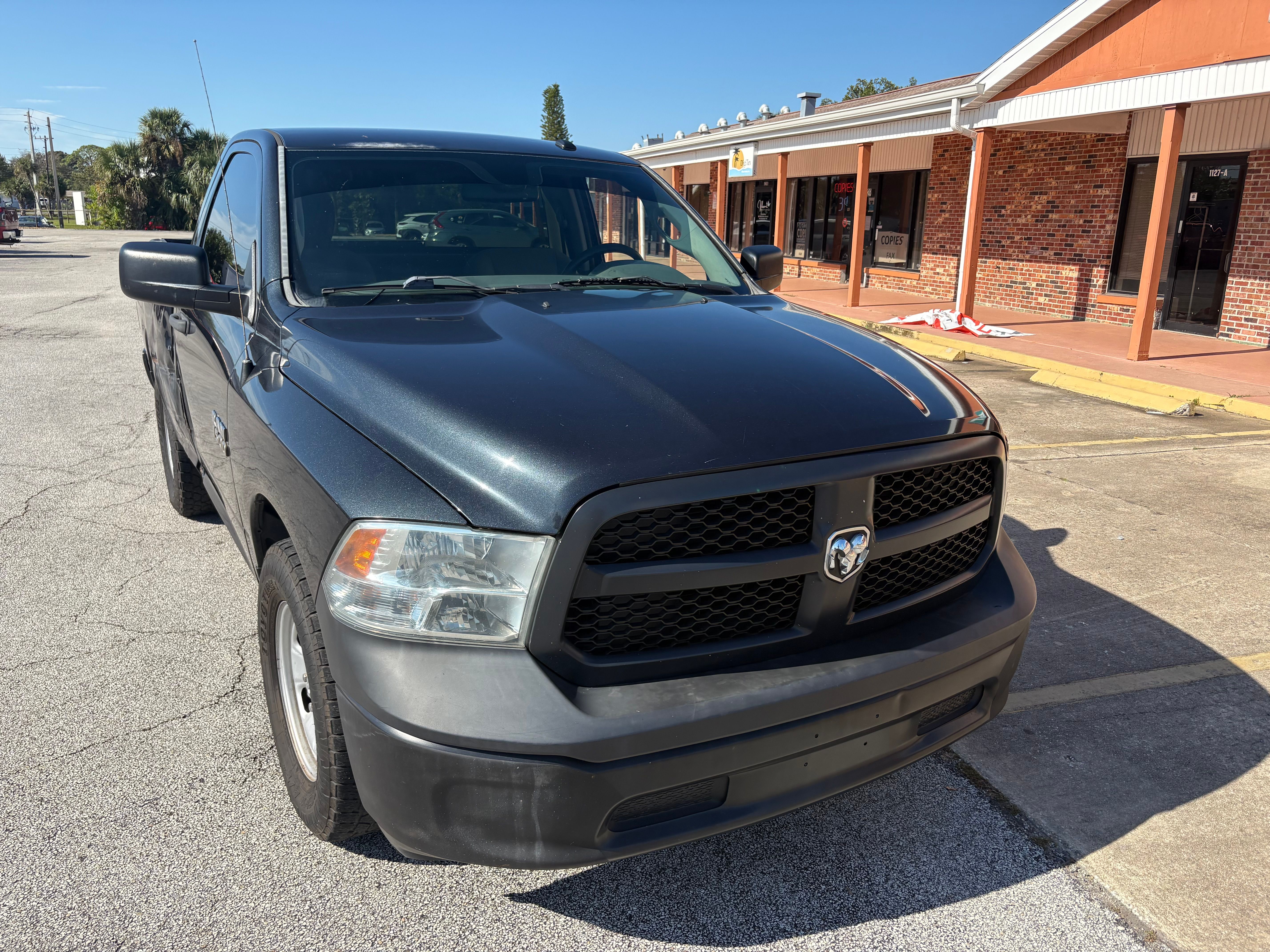 Used 2016 RAM 1500 Express RWD image 1