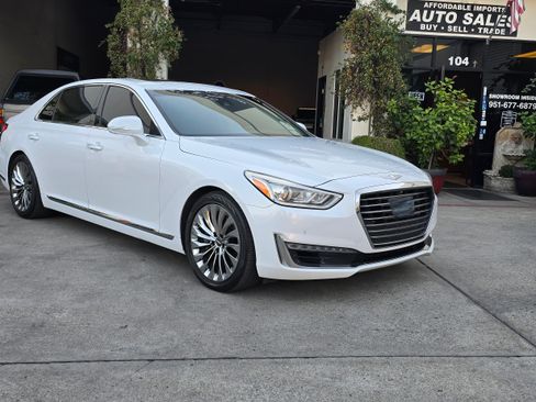 Used 2018 Genesis G90 5.0 Ultimate image 2
