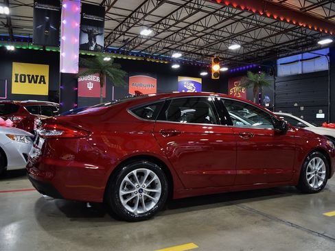 Used 2019 Ford Fusion SE FWD image 14