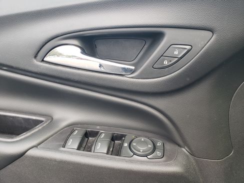 Used 2018 Chevrolet Equinox LT image 19