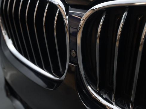 Used 2019 BMW 750i xDrive w/ Executive Package image 9