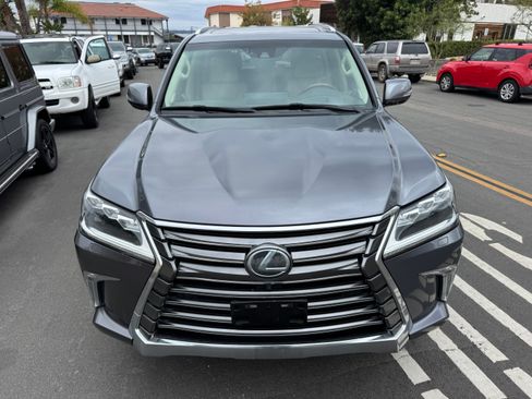 Used 2016 Lexus LX 570 image 10