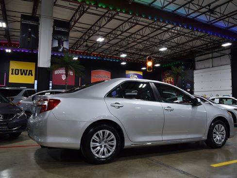 Used 2013 Toyota Camry LE image 14