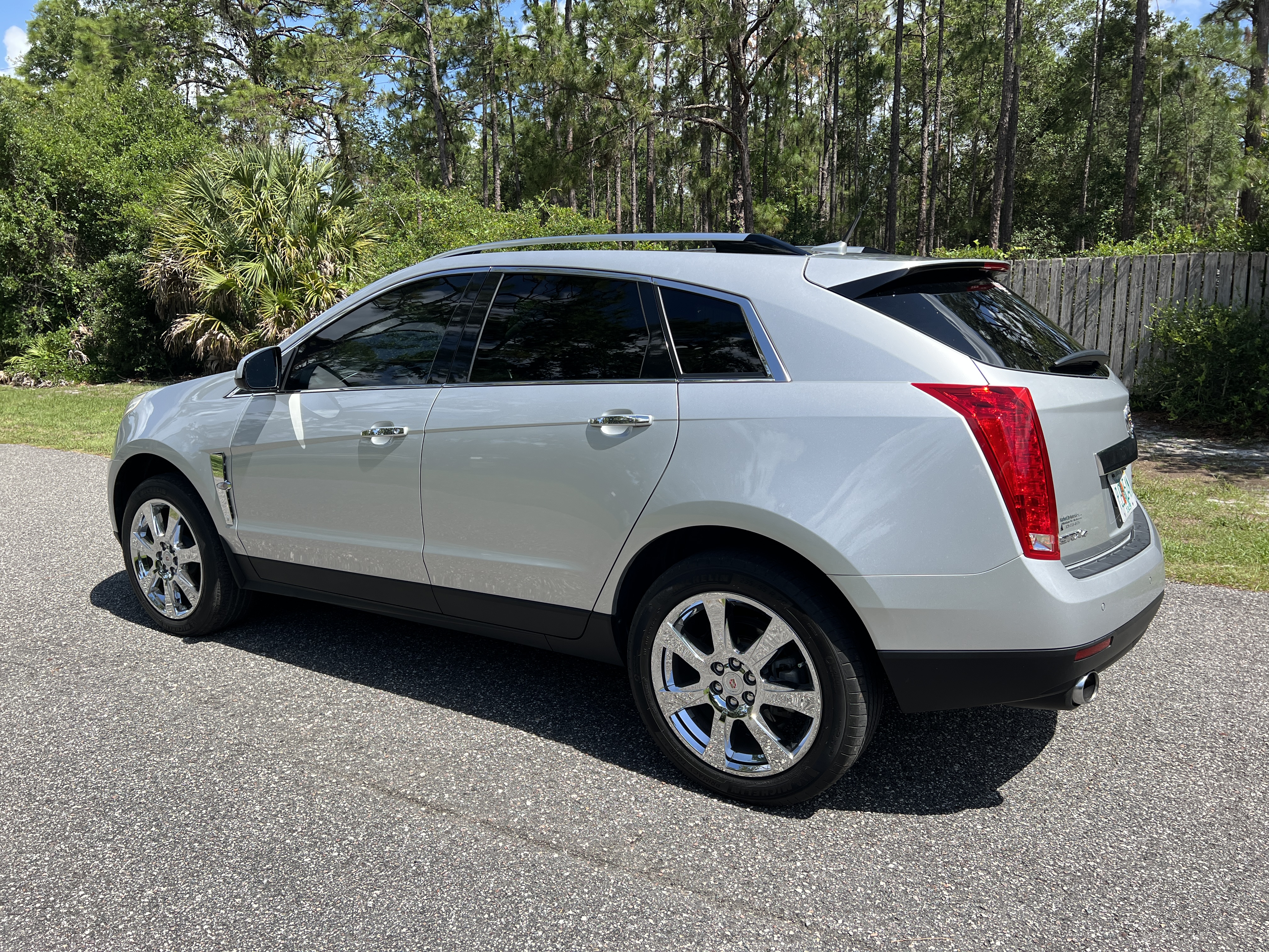Used 2010 Cadillac SRX AWD Performance image 3