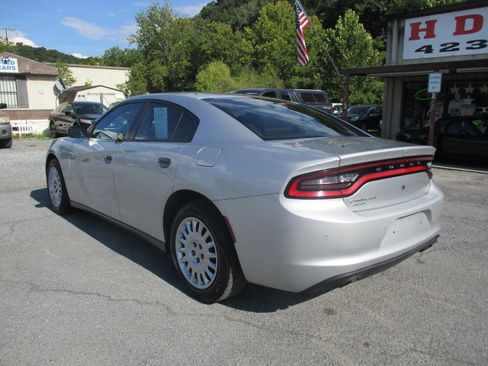 Used 2016 Dodge Charger SE image 8