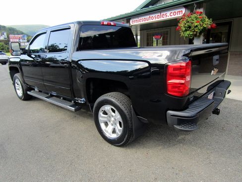 Used 2017 Chevrolet Silverado 1500 4x4 Crew Cab LT image 2