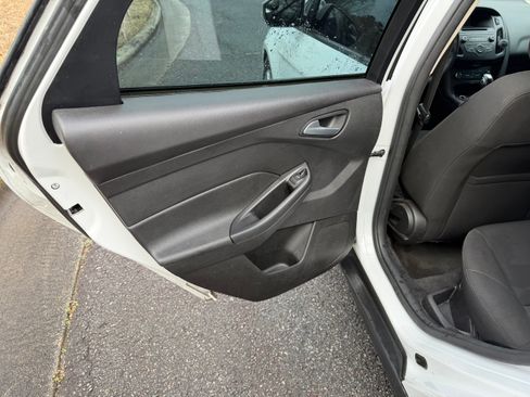 Used 2015 Ford Focus SE image 23