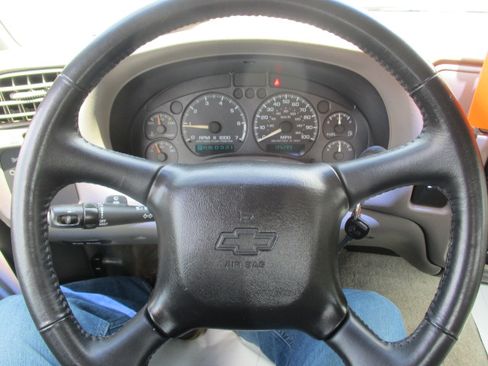 Used 2003 Chevrolet S10 Pickup 2WD Regular Cab image 26