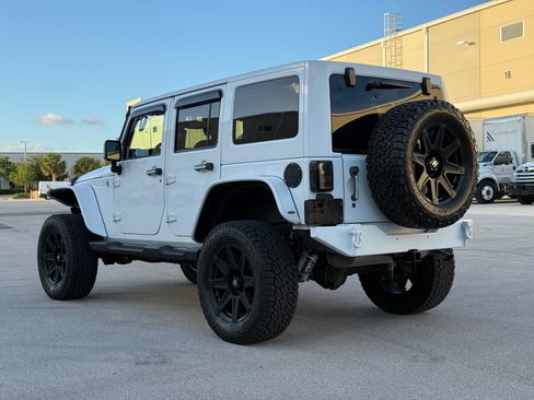 Used 2015 Jeep Wrangler 4WD Unlimited Sahara image 7