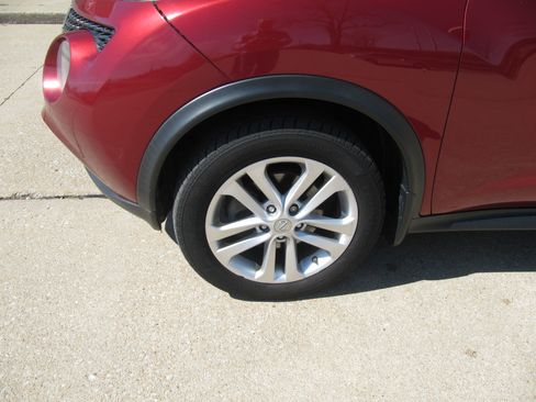 Used 2016 Nissan Juke SV image 4