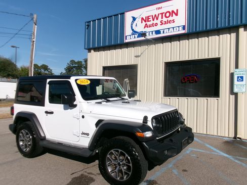 Used 2024 Jeep Wrangler Sport S image 2