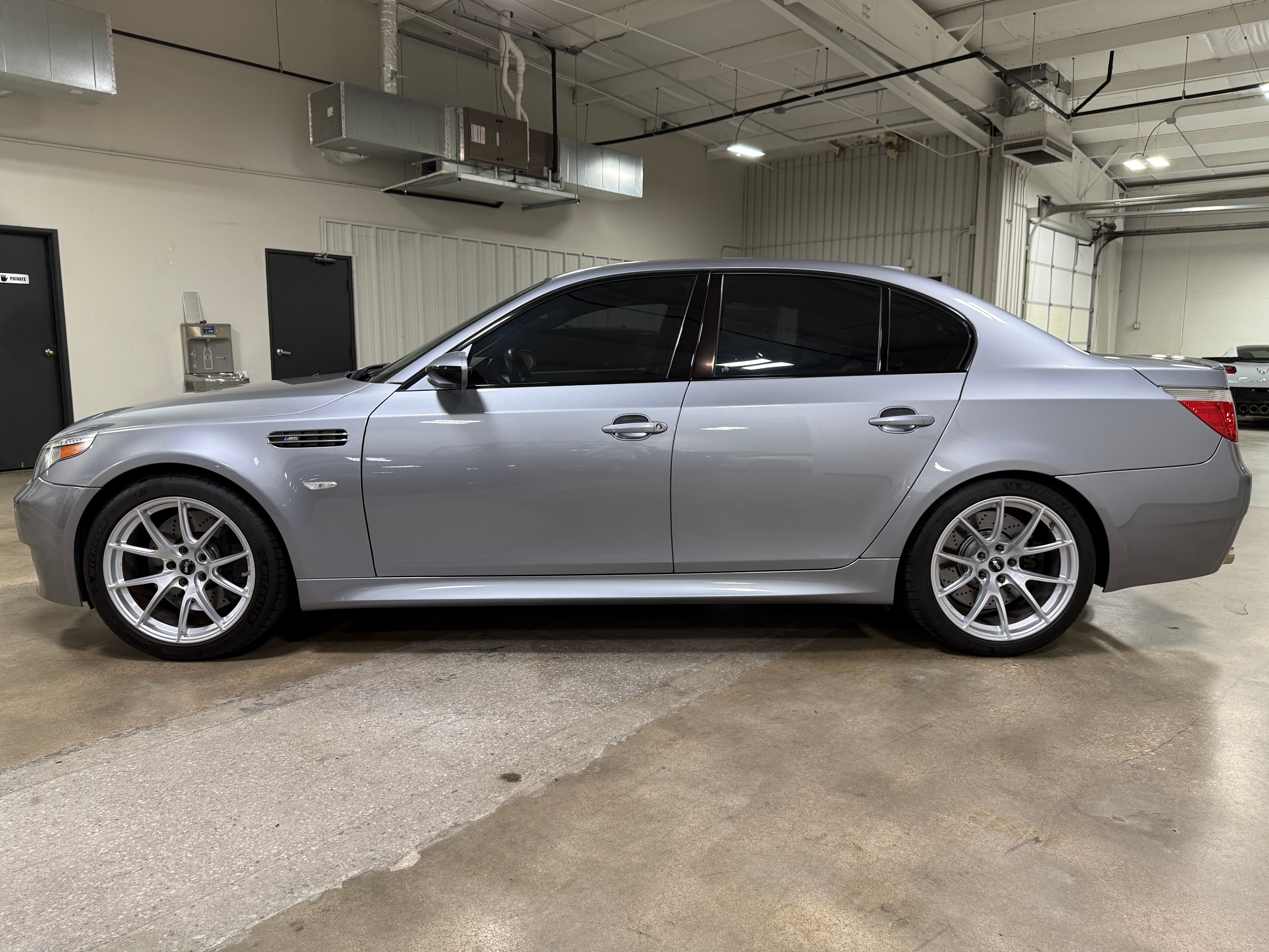 Used 2007 BMW M5 RWD image 9