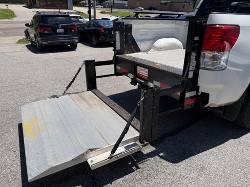 Used 2011 Toyota Tundra 4x4 CrewMax image 7