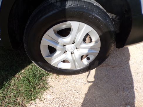 Used 2015 Toyota RAV4 FWD LE image 9