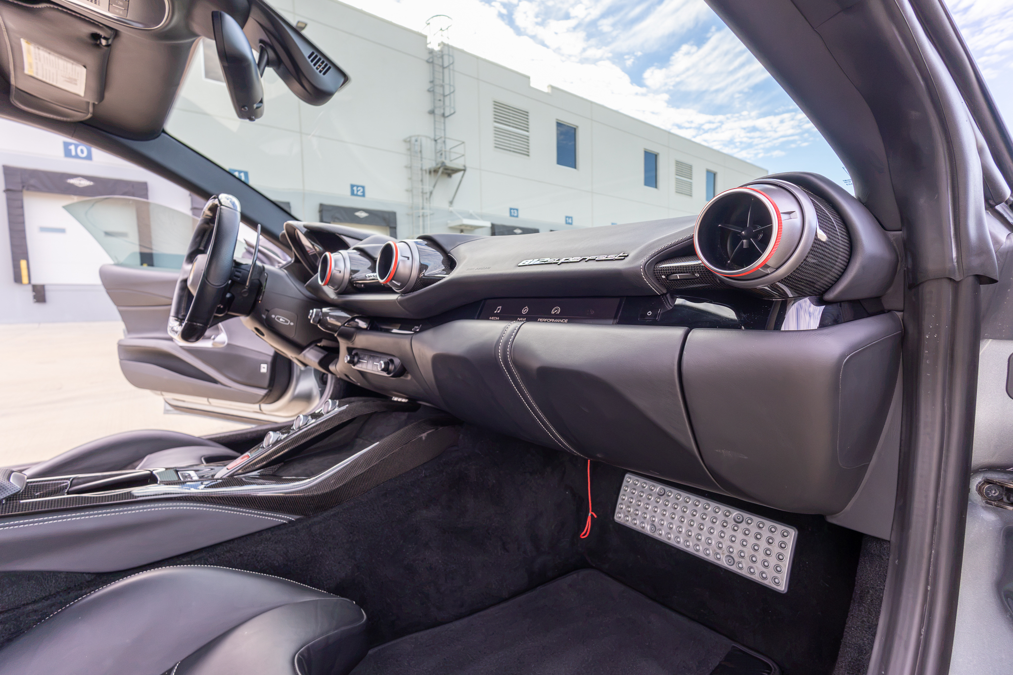 Used 2018 Ferrari 812 Superfast RWD image 33