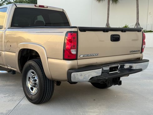 Used 2004 Chevrolet Silverado 2500 LS RWD image 39