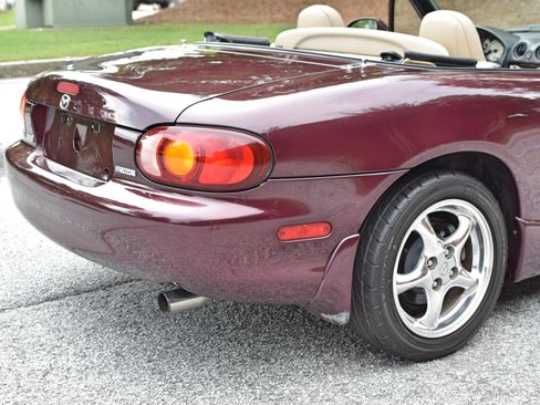 Used 2000 MAZDA MX-5 Miata Special Edition image 22