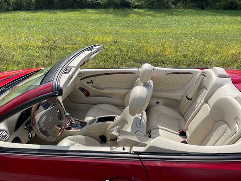 Used 2007 Mercedes-Benz CLK 550 image 4