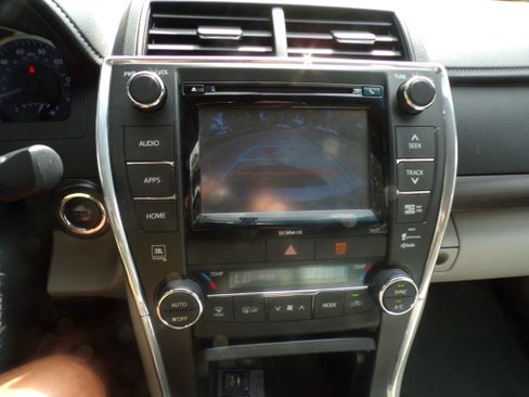 Used 2017 Toyota Camry XLE image 14