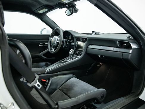 Used 2015 Porsche 911 GT3 image 11